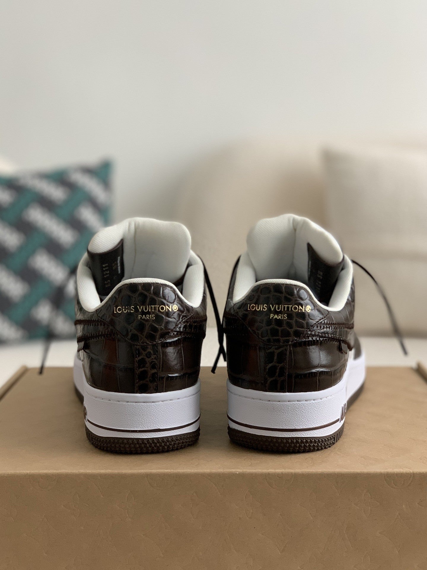 LOUIS VUITTON × NIKE AIR FORCE 1 SNEAKER