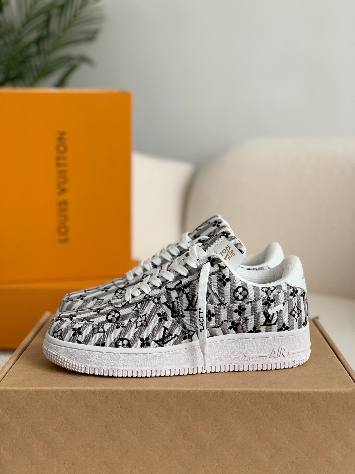 LOUIS VUITTON × NIKE AIR FORCE 1 SNEAKER