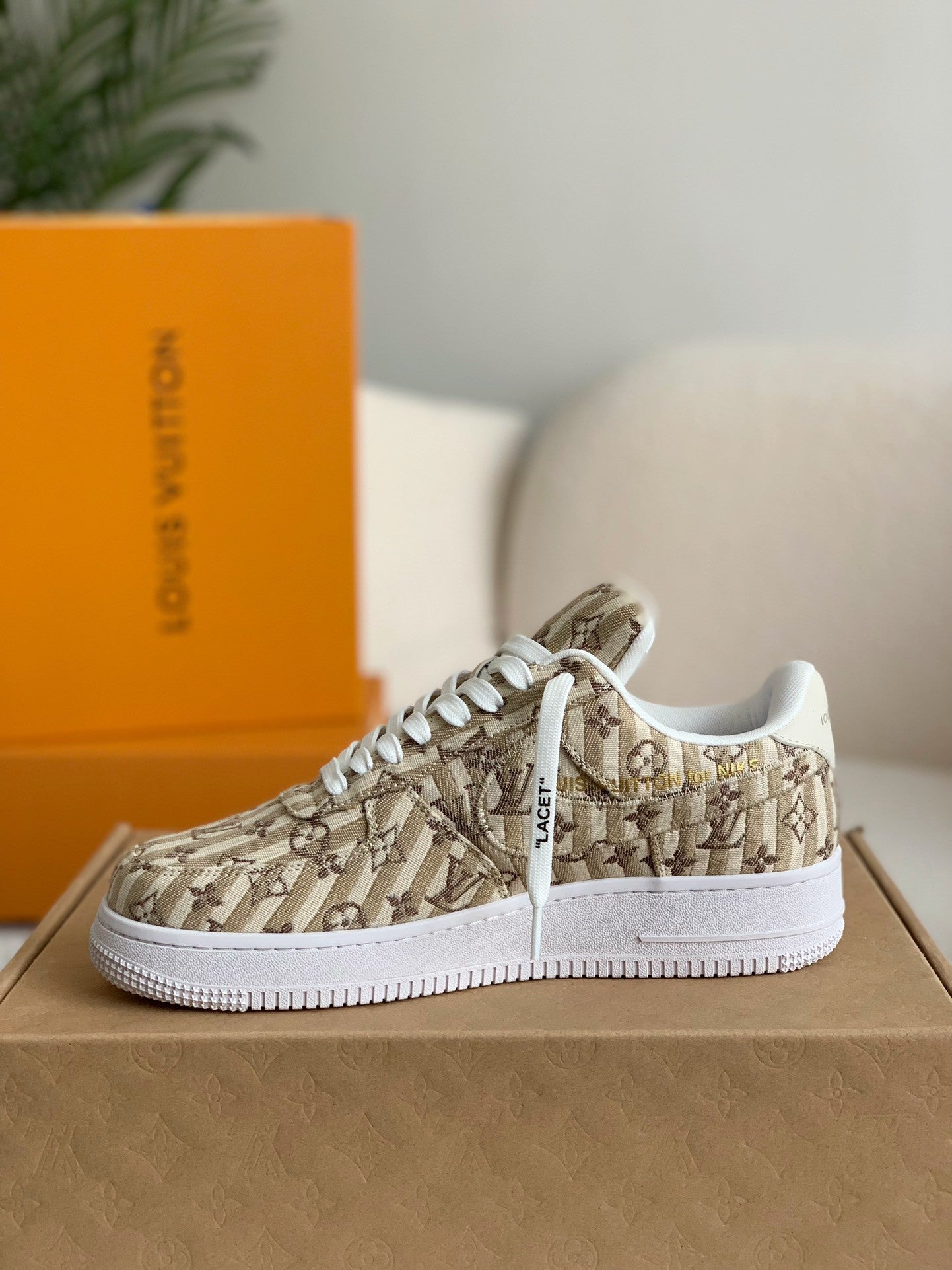 LOUIS VUITTON × NIKE AIR FORCE 1 SNEAKER