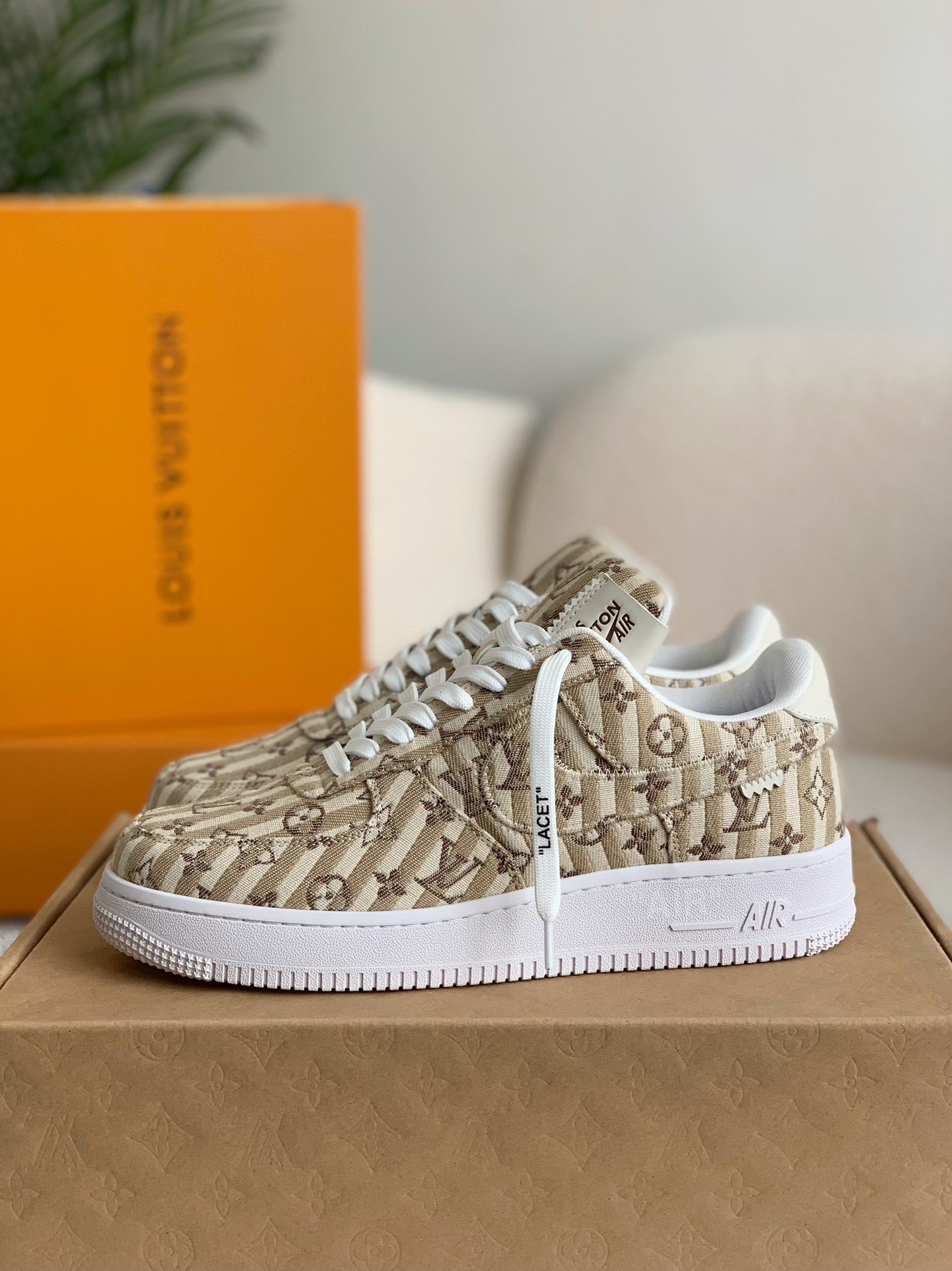 LOUIS VUITTON × NIKE AIR FORCE 1 SNEAKER