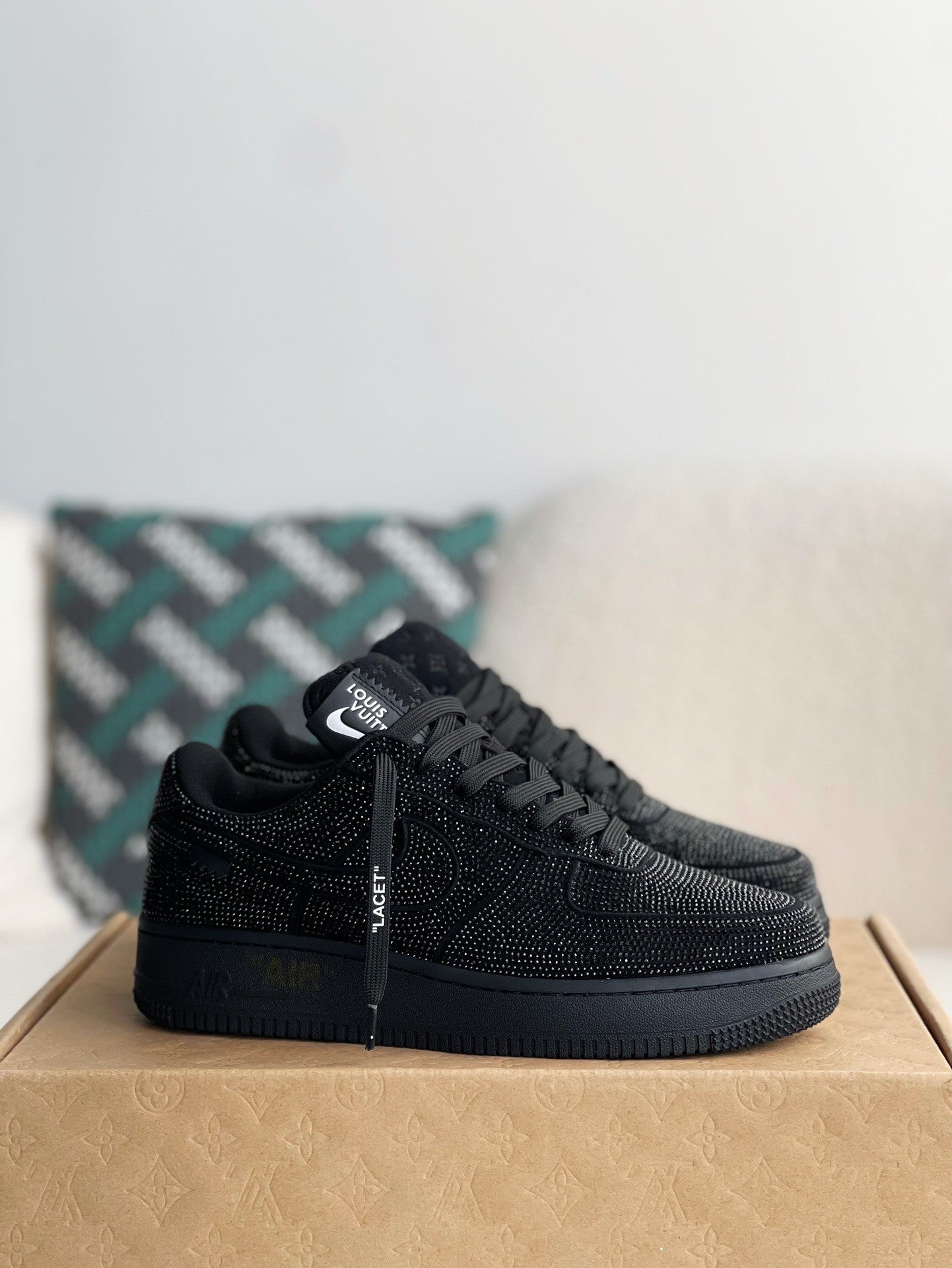 LOUIS VUITTON × NIKE AIR FORCE 1 SNEAKER