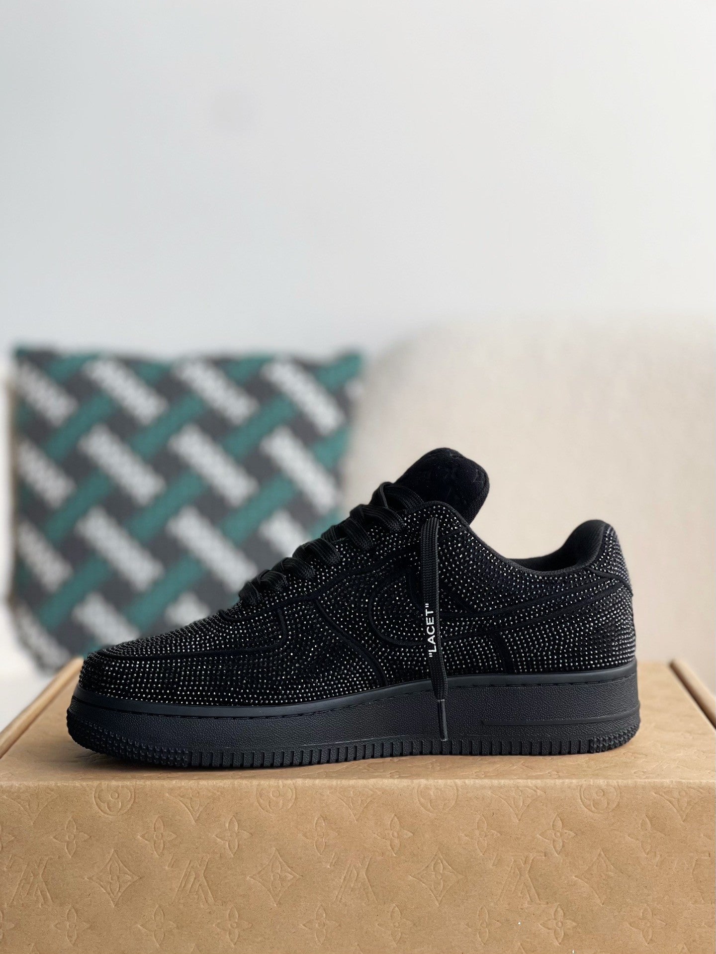 LOUIS VUITTON × NIKE AIR FORCE 1 SNEAKER