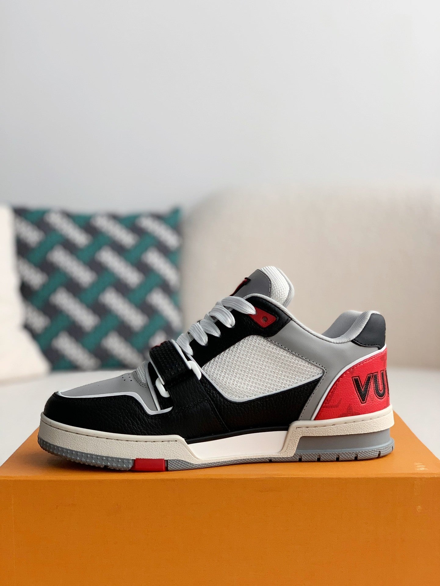 LOUIS VUITTON TRAINER Sneakers