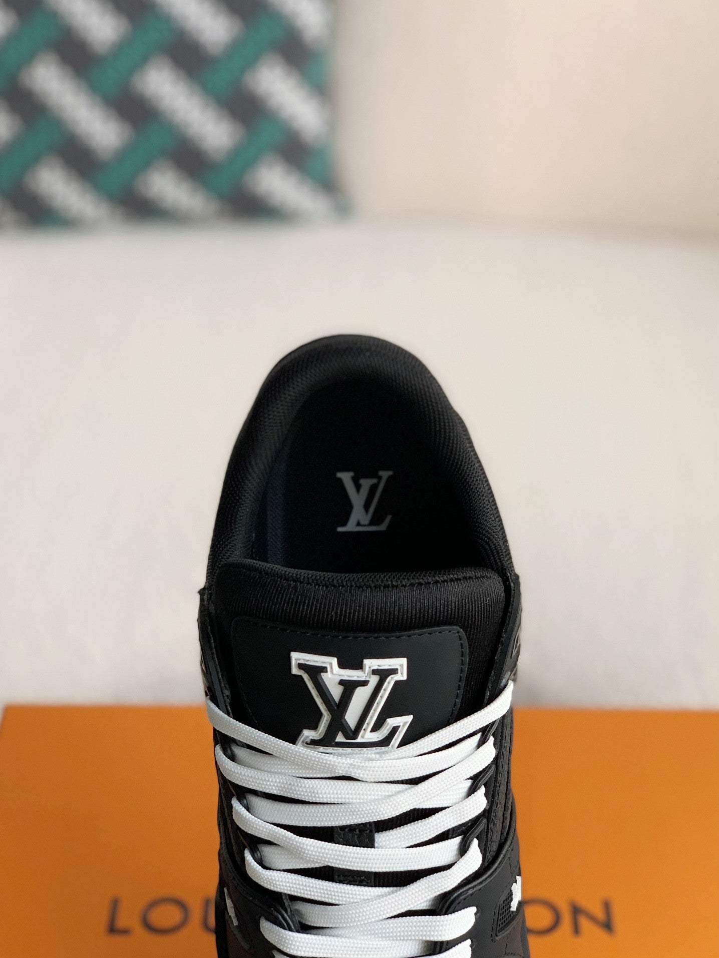 LOUIS VUITTON TRAINER Sneakers