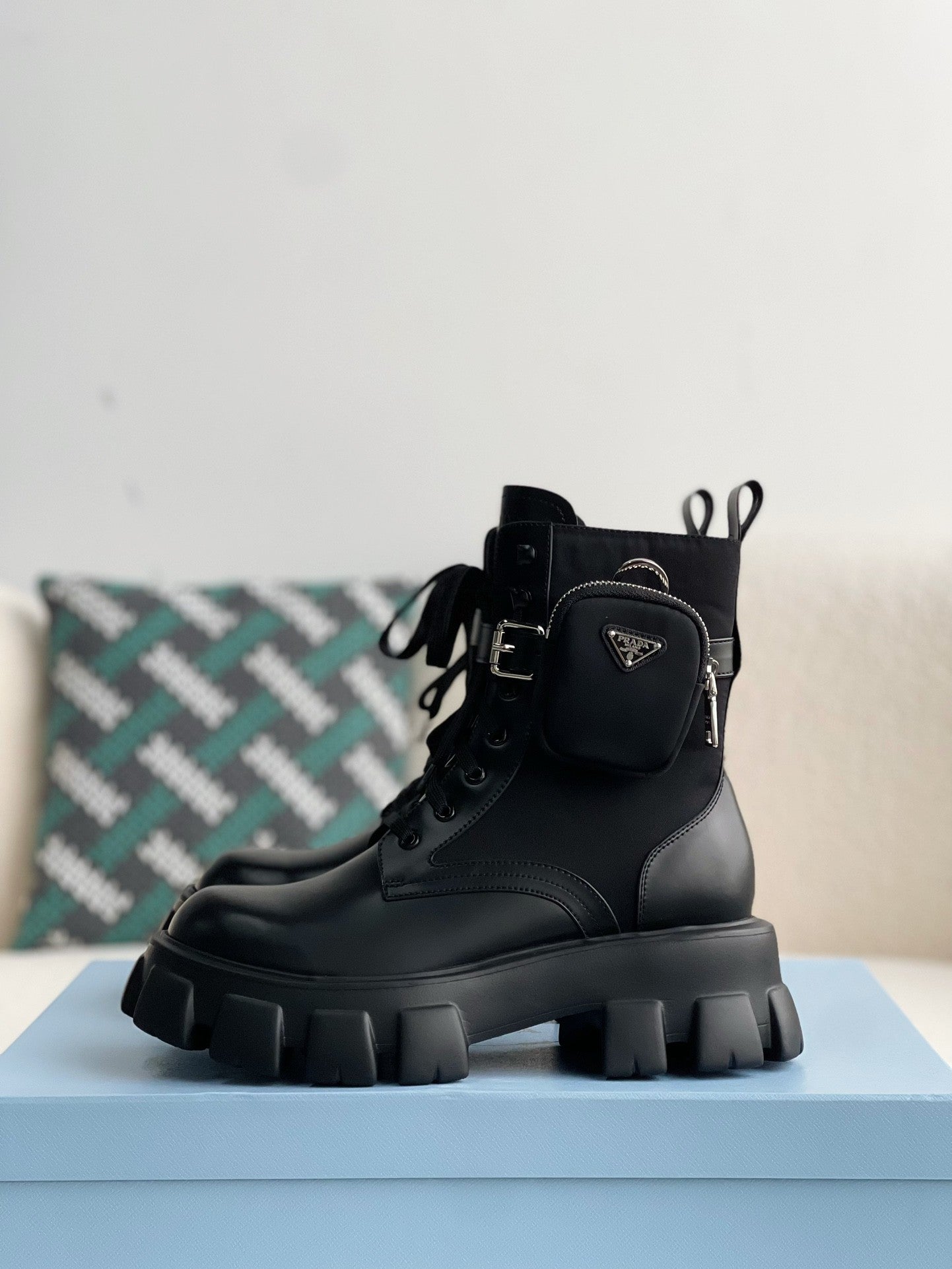 Prada Bota Monolith