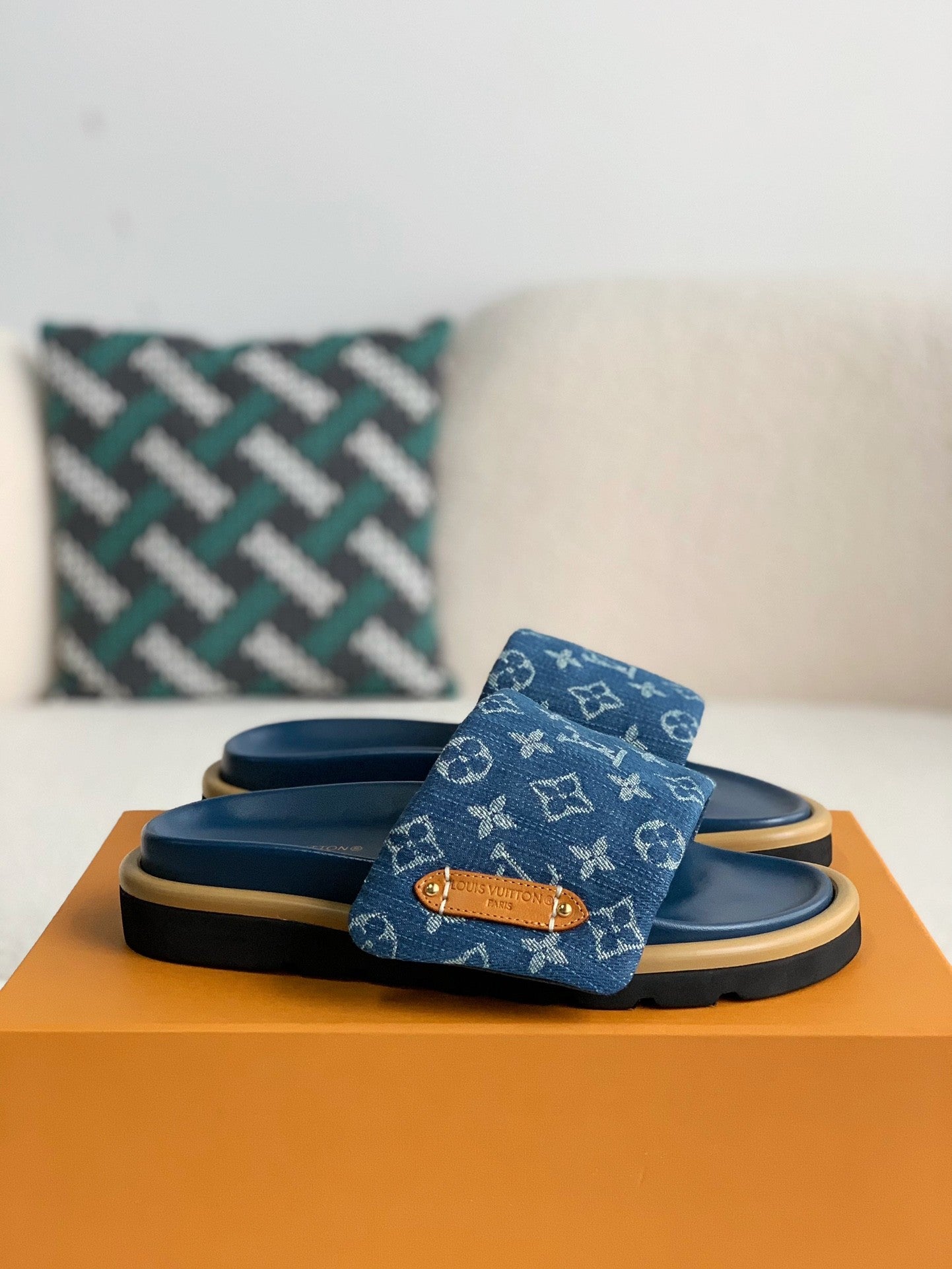 LOUIS VUITTON SLIPPERS