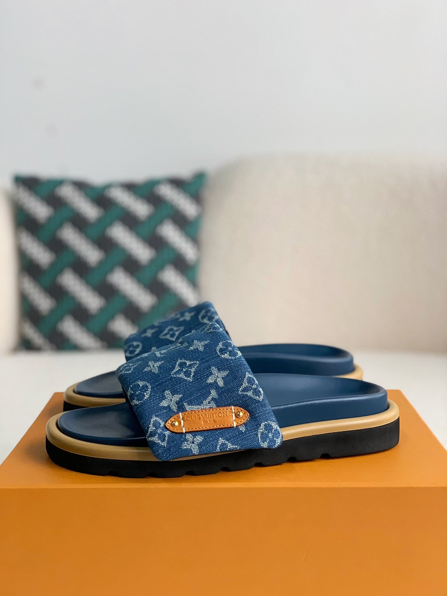 LOUIS VUITTON SLIPPERS