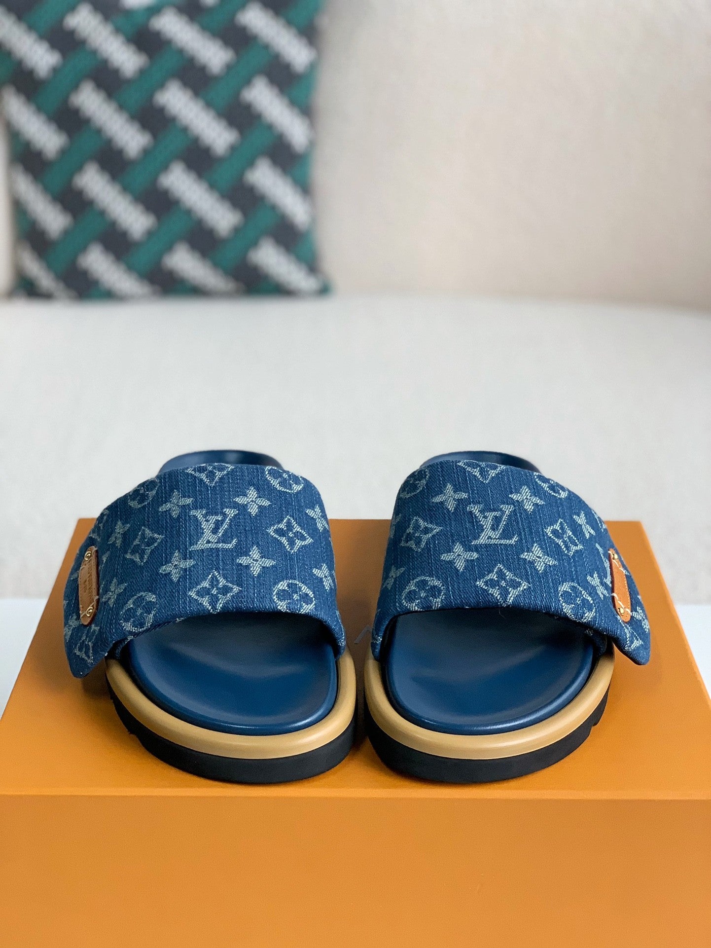 LOUIS VUITTON SLIPPERS