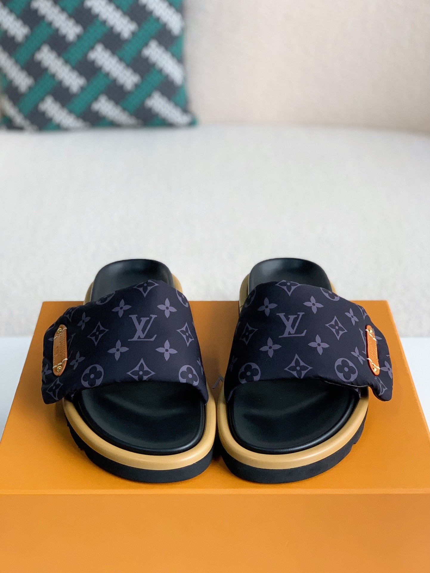 LOUIS VUITTON SLIPPERS