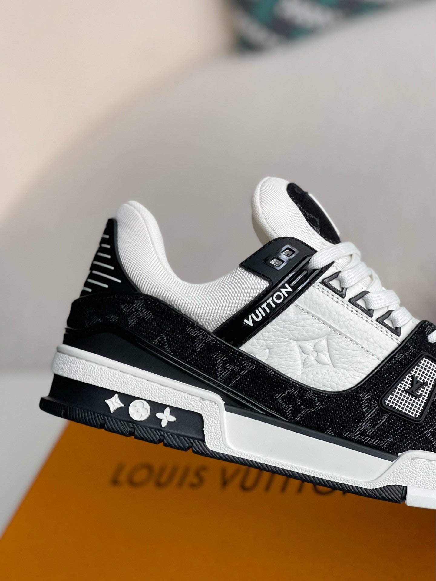 LOUIS VUITTON TRAINER SNEAKERS