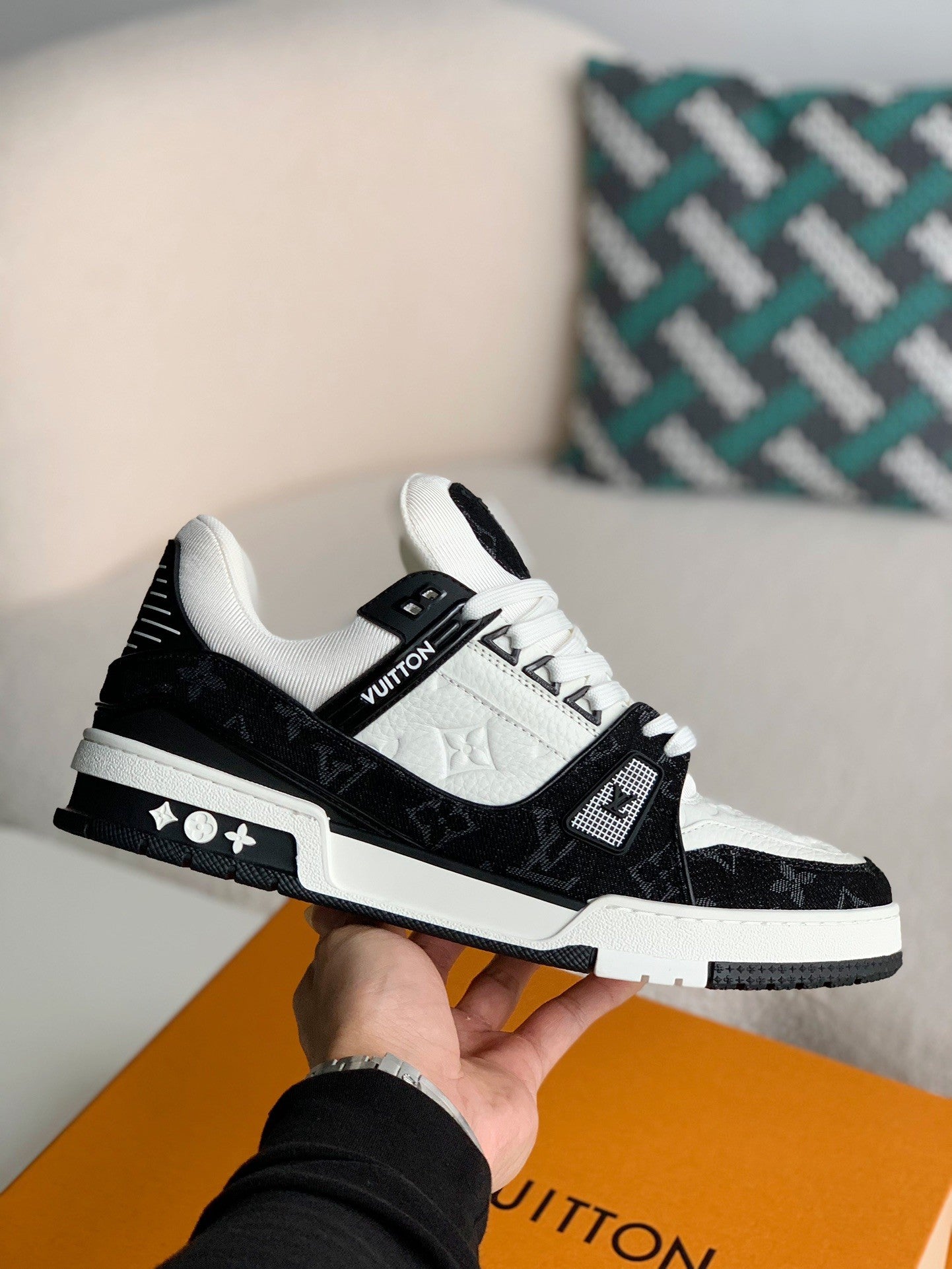 LOUIS VUITTON TRAINER SNEAKERS