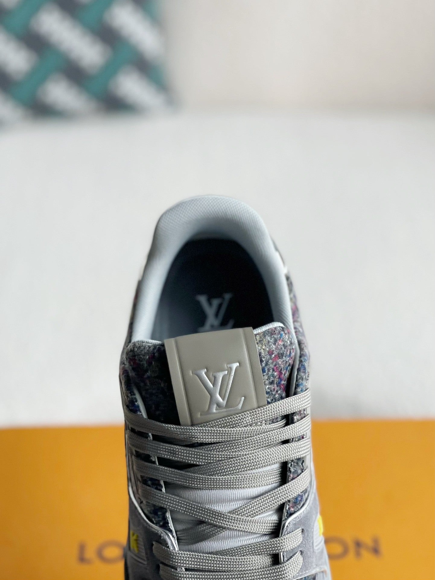 LOUIS VUITTON SNEAKERS