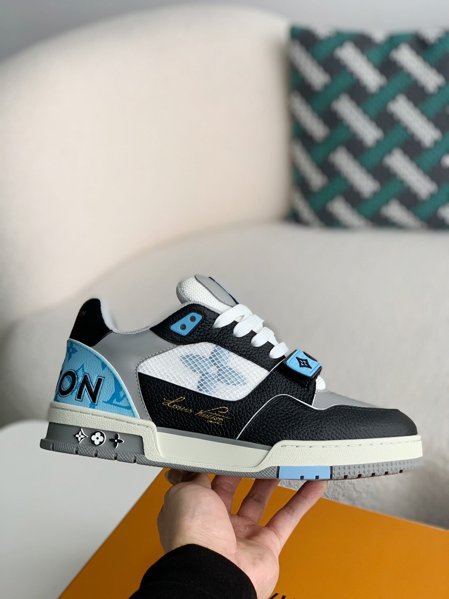 LOUIS VUITTON TRAINER Sneakers