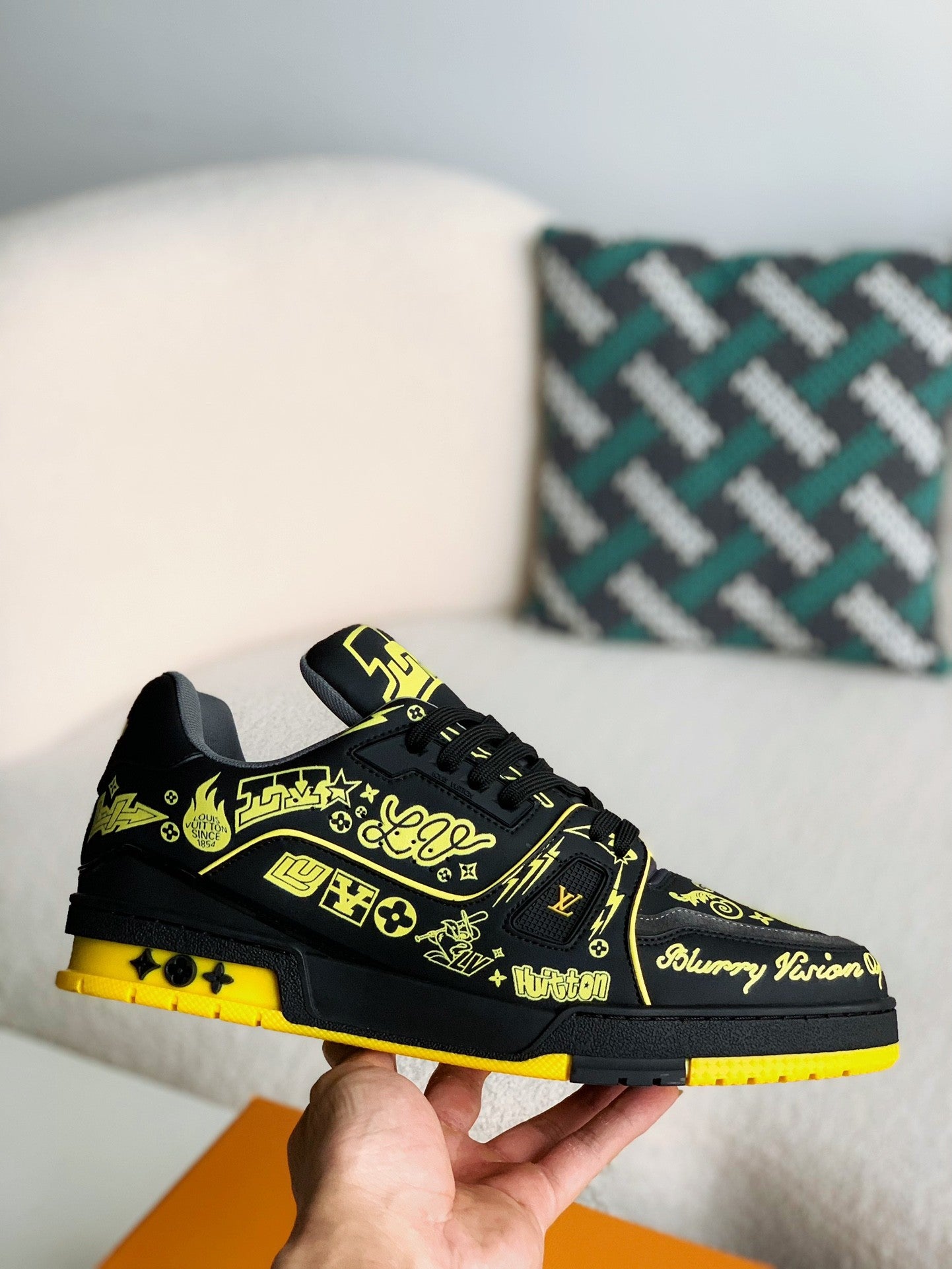 LOUIS VUITTON SNEAKERS