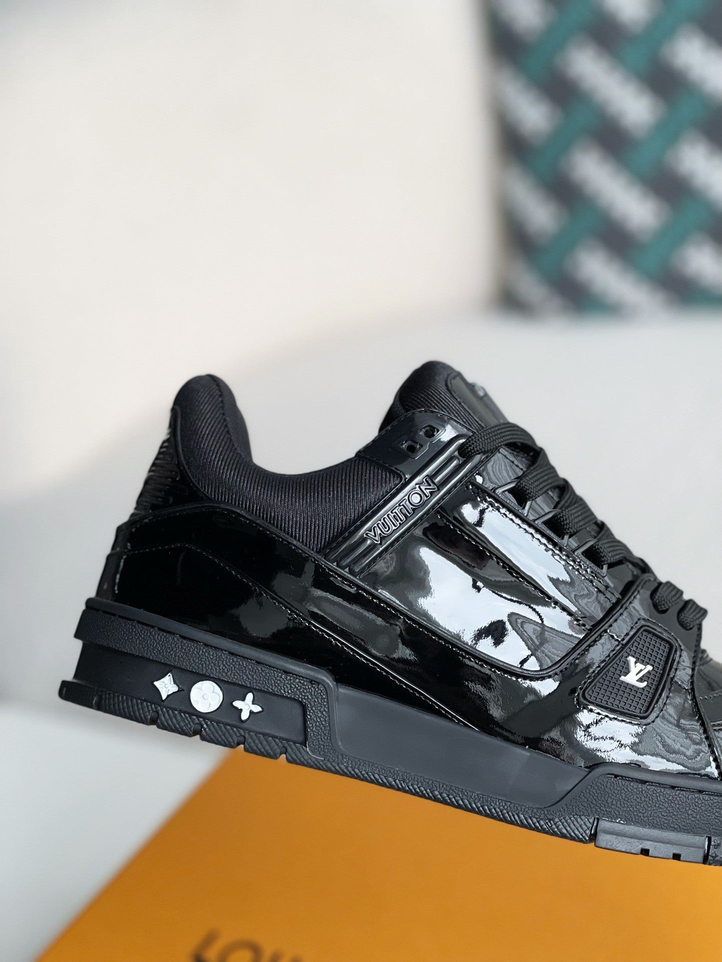 LOUIS VUITTON SNEAKERS