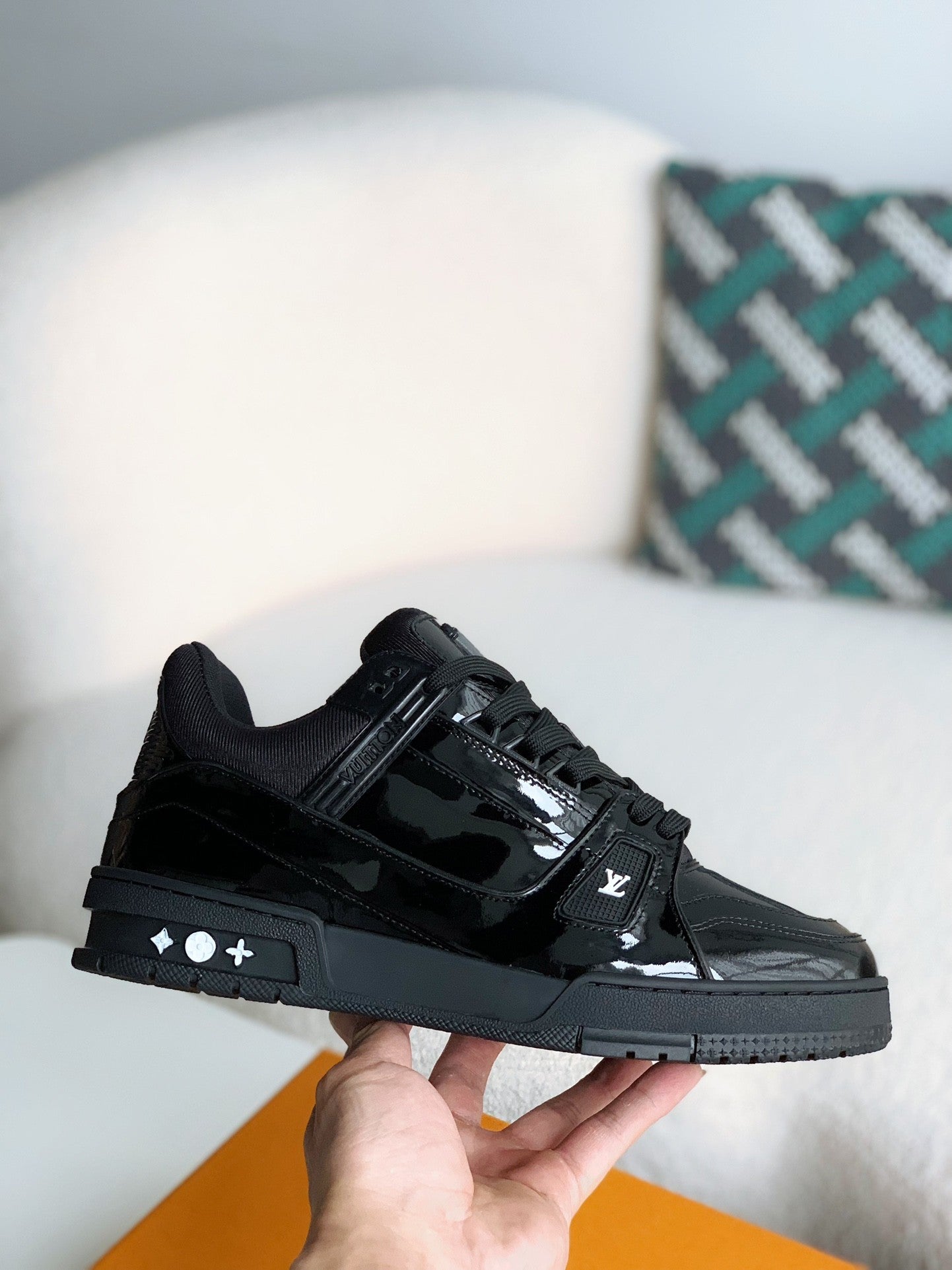 LOUIS VUITTON SNEAKERS