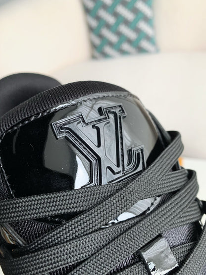 LOUIS VUITTON SNEAKERS