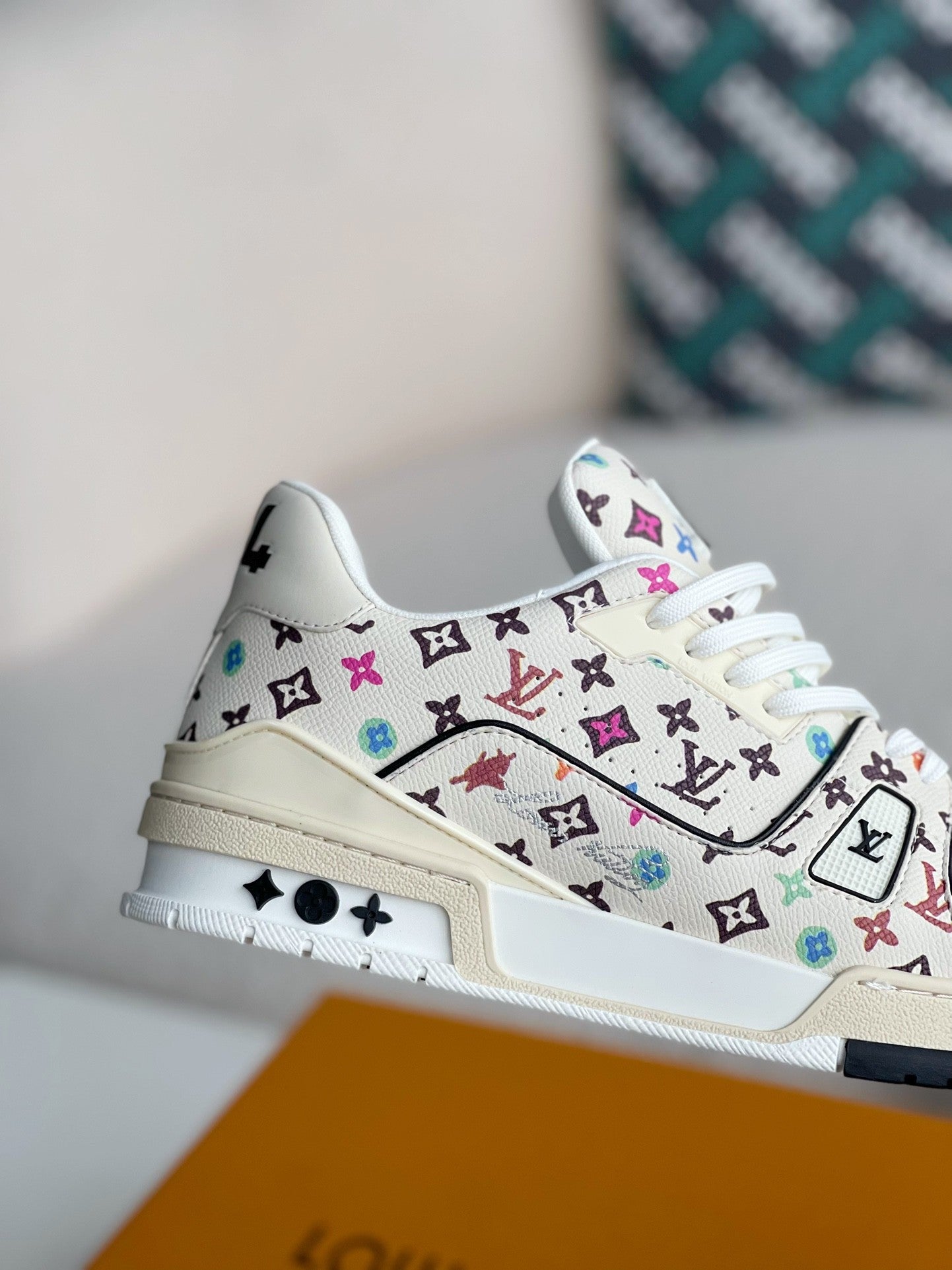 LOUIS VUITTON SNEAKERS