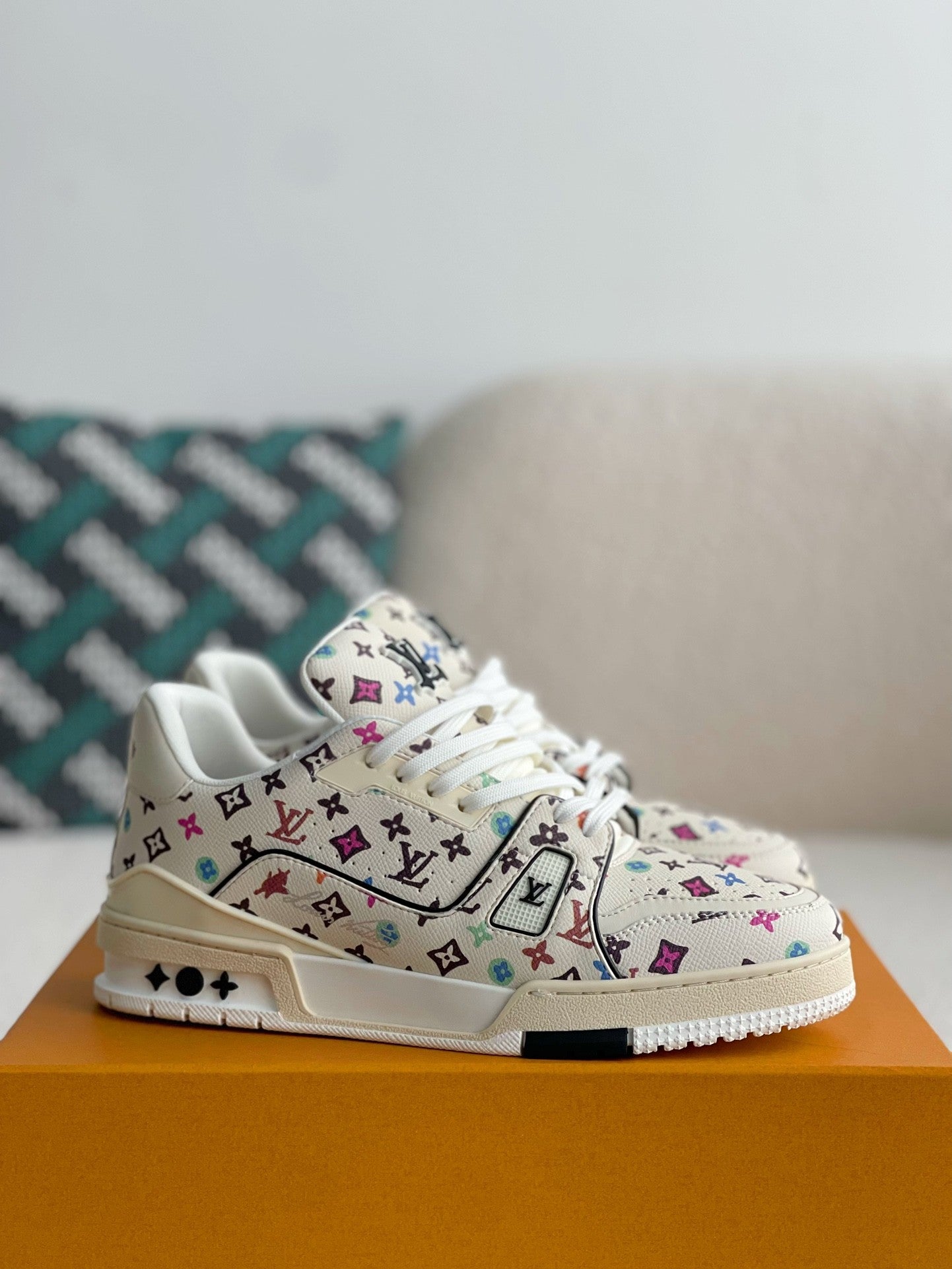 LOUIS VUITTON SNEAKERS