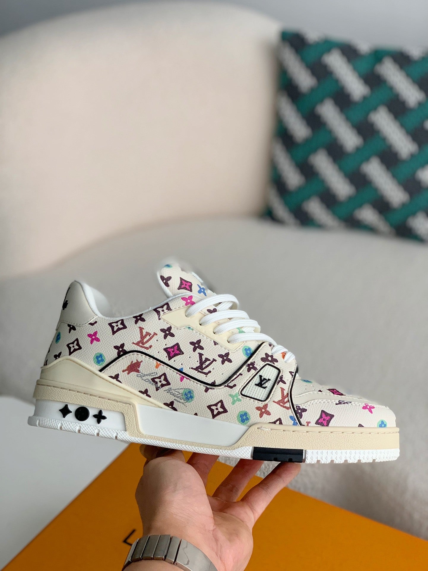 LOUIS VUITTON SNEAKERS