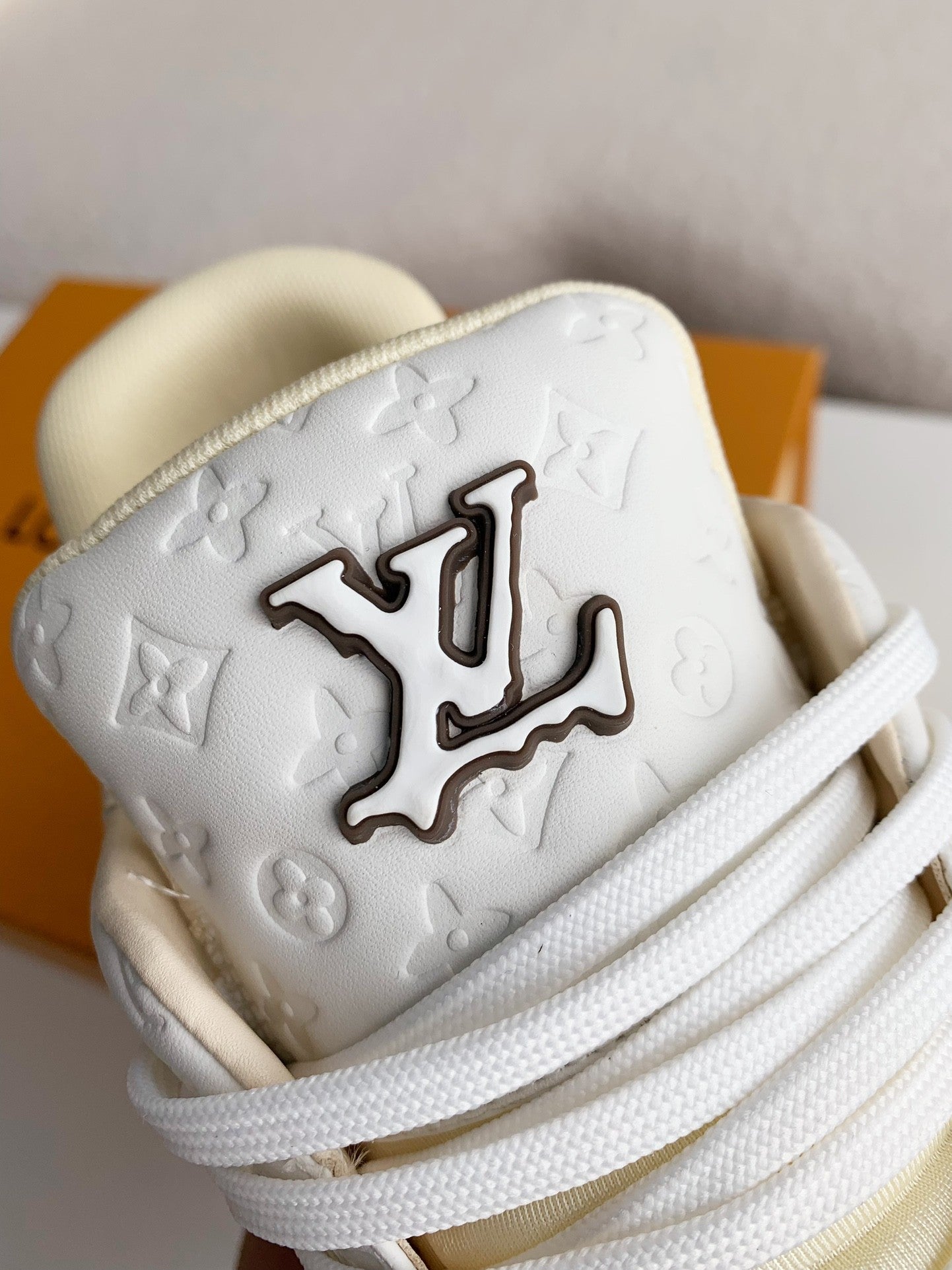 LOUIS VUITTON SNEAKERS_