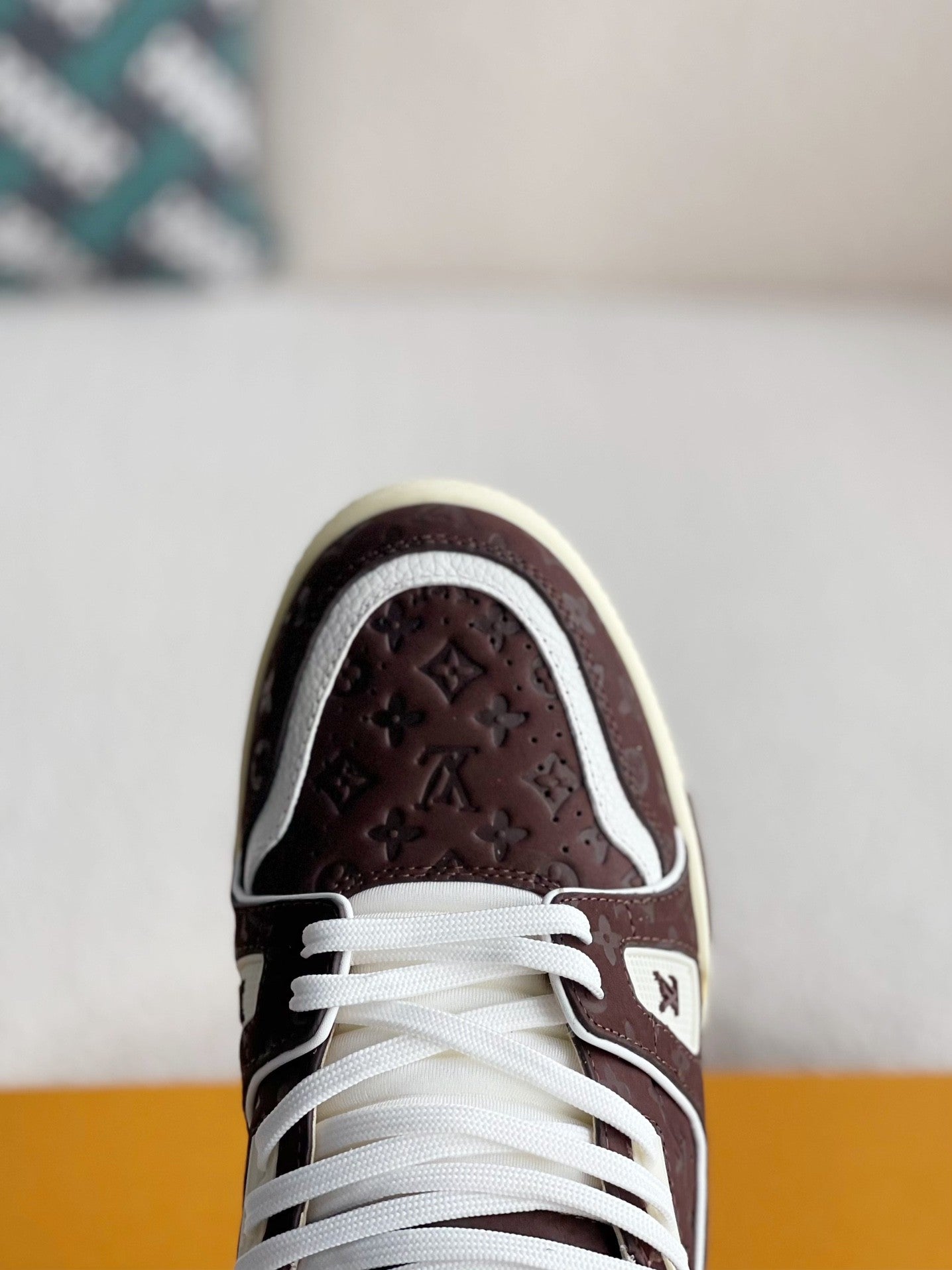 LOUIS VUITTON SNEAKERS