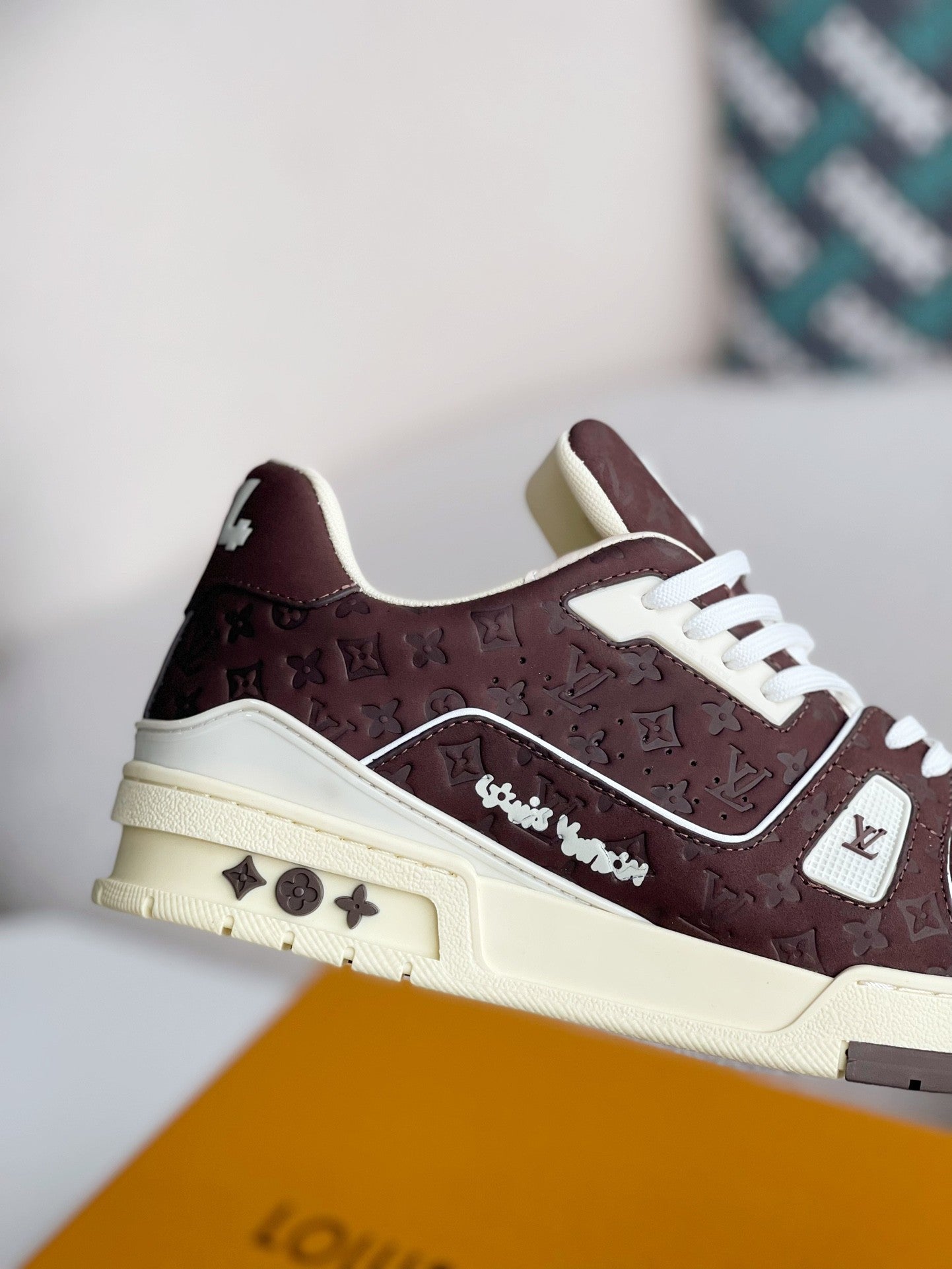 LOUIS VUITTON SNEAKERS