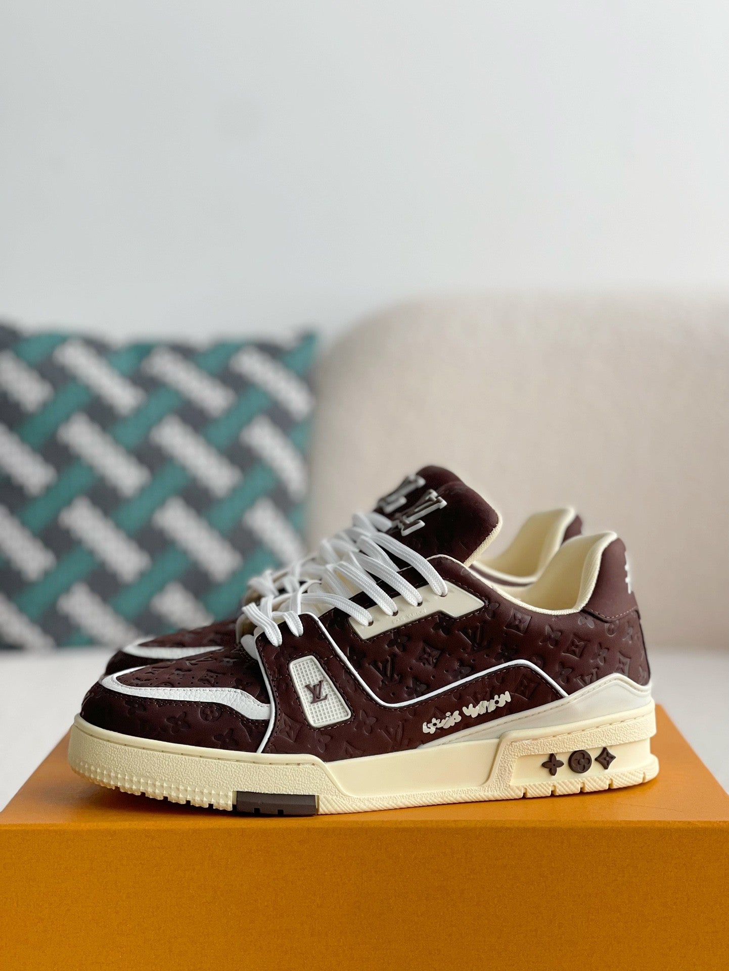 LOUIS VUITTON SNEAKERS