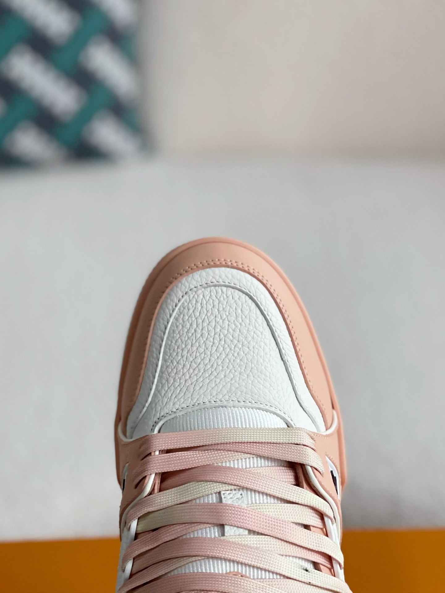 LOUIS VUITTON SNEAKERS