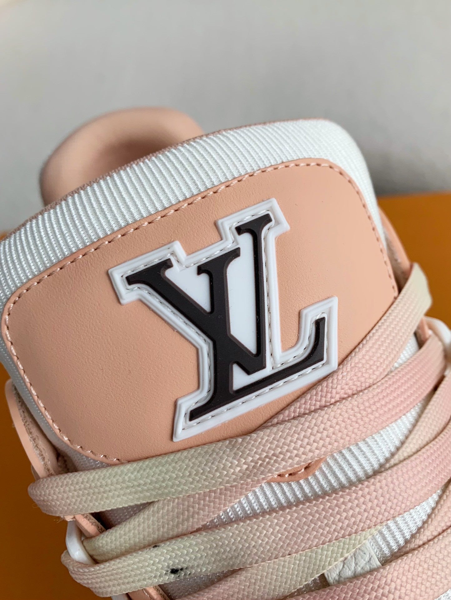 LOUIS VUITTON SNEAKERS