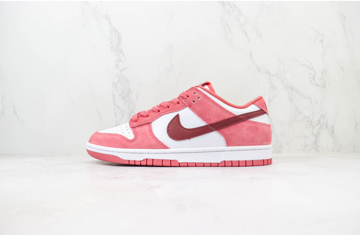 Nike Dunk Low Valentine's Day (2024)